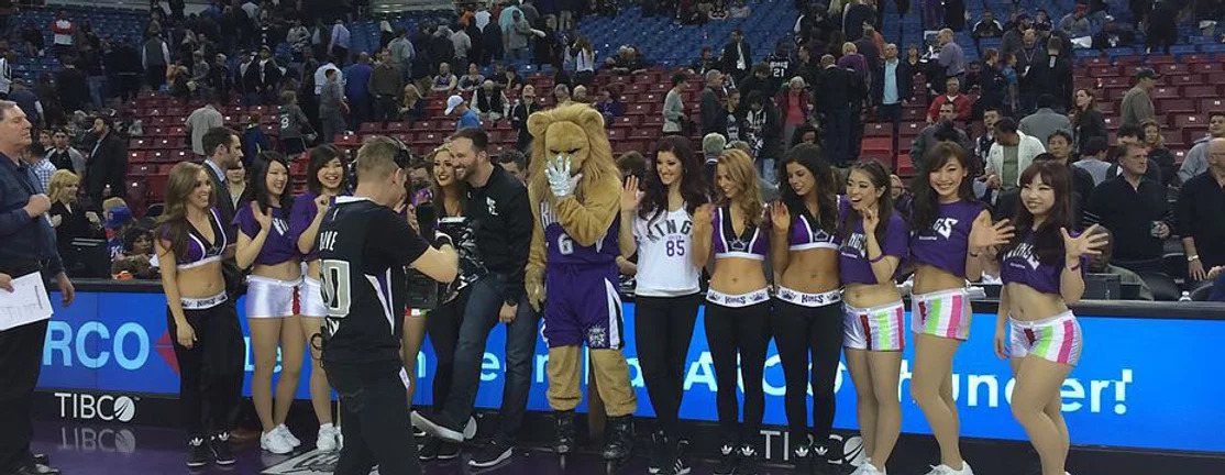 NBAサクラメント・キングスのステージに立つLOICX GIRLS☆