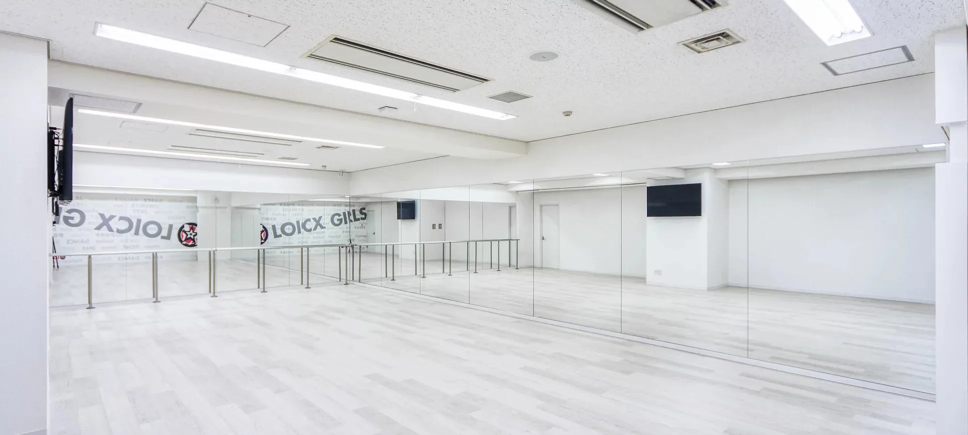 LOICX DANCE STUDIO スタジオ内観